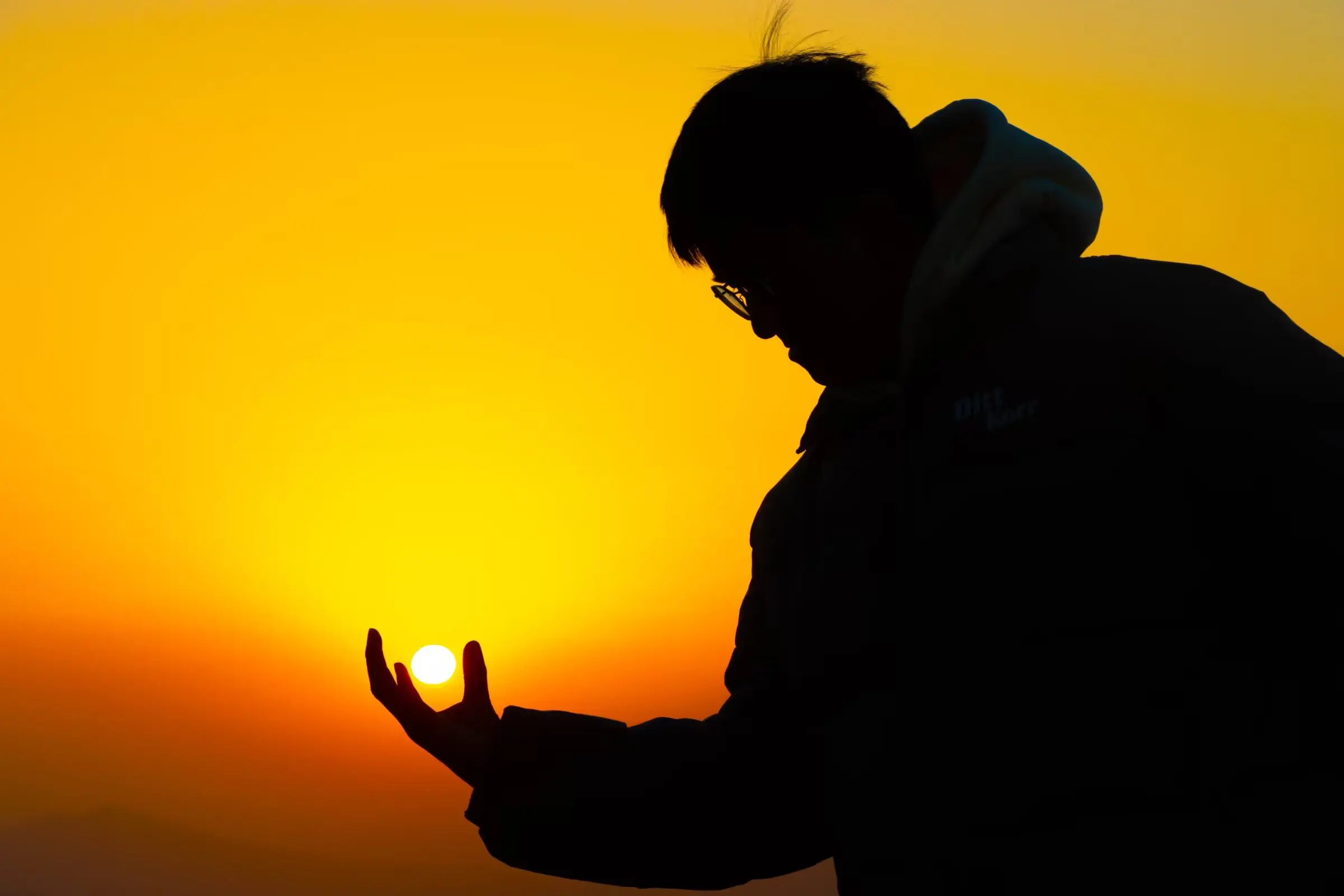 Color: Sun Holder(执日者)